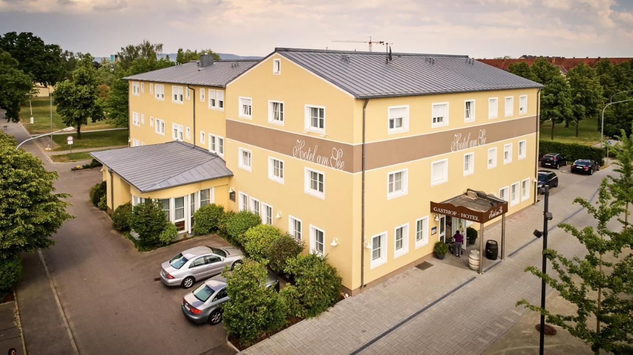 Hotel Am See Нойтраублинг Екстериор снимка