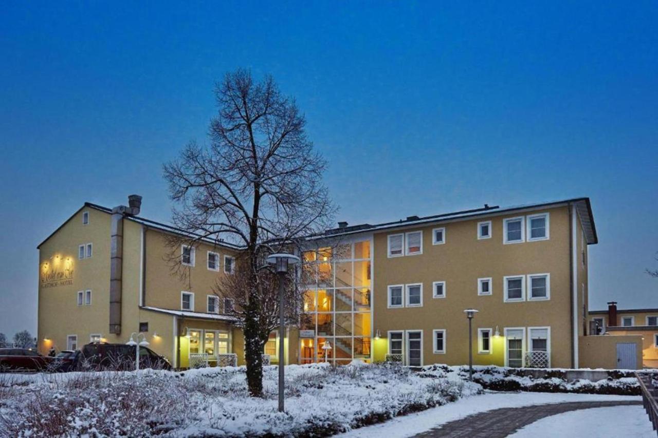 Hotel Am See Нойтраублинг Екстериор снимка