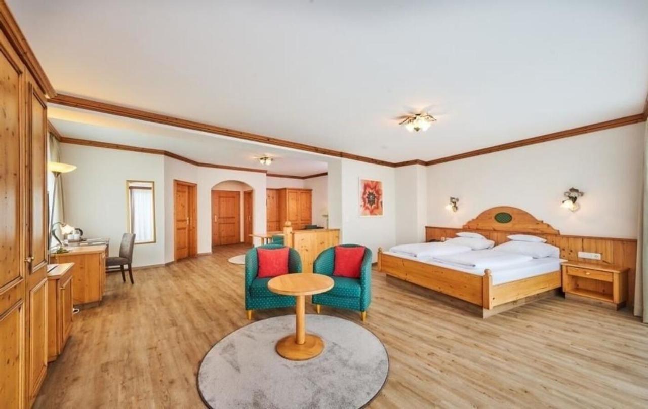 Hotel Am See Нойтраублинг Стая снимка