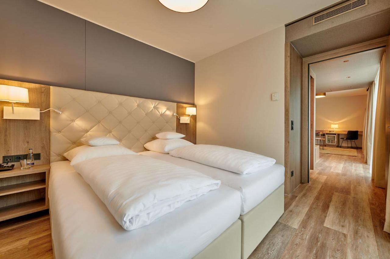 Hotel Am See Нойтраублинг Стая снимка