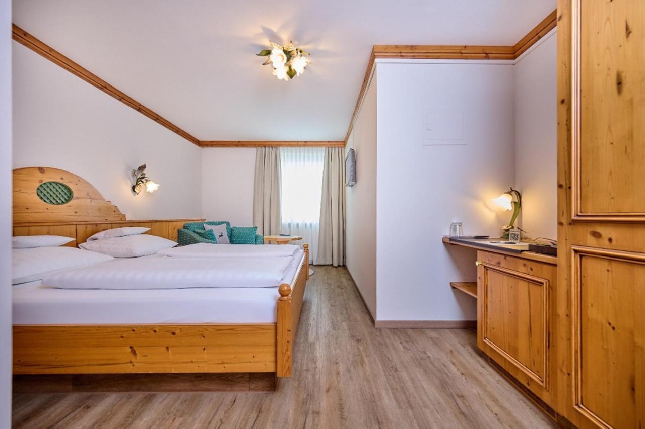 Hotel Am See Нойтраублинг Екстериор снимка