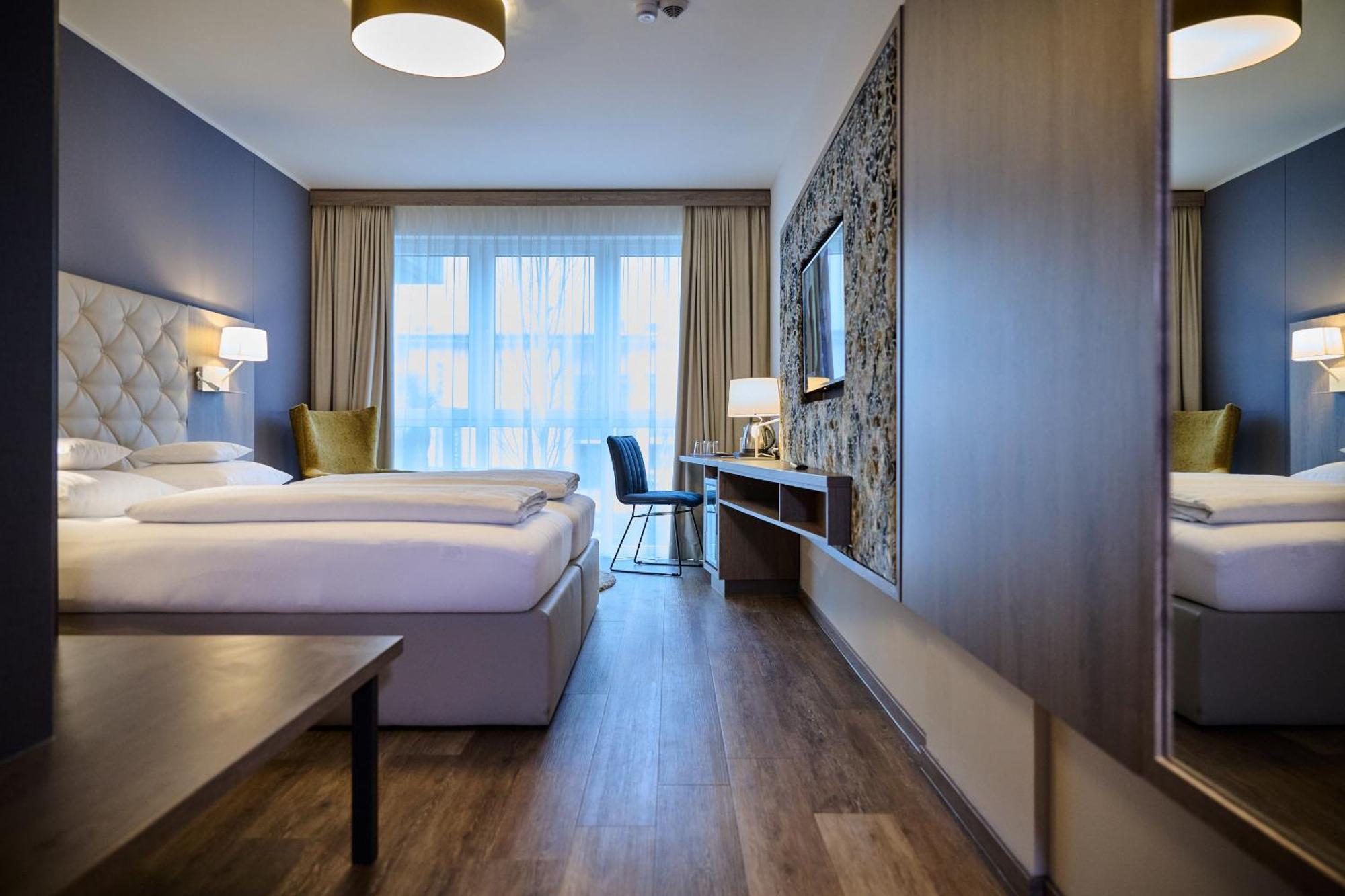 Hotel Am See Нойтраублинг Стая снимка
