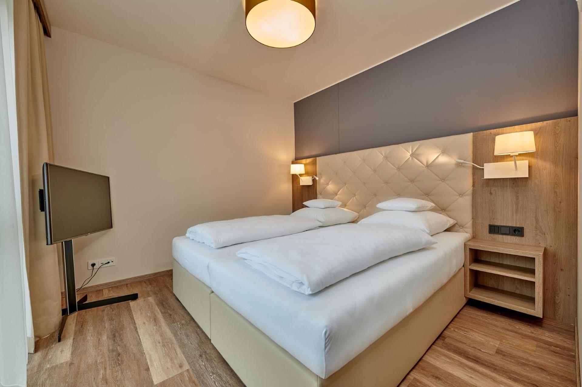 Hotel Am See Нойтраублинг Стая снимка