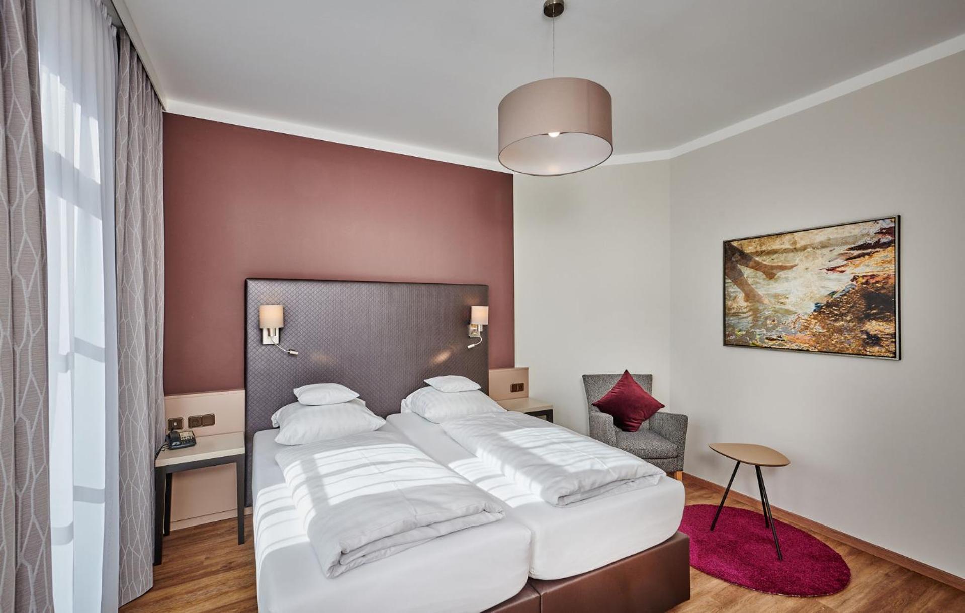Hotel Am See Нойтраублинг Стая снимка