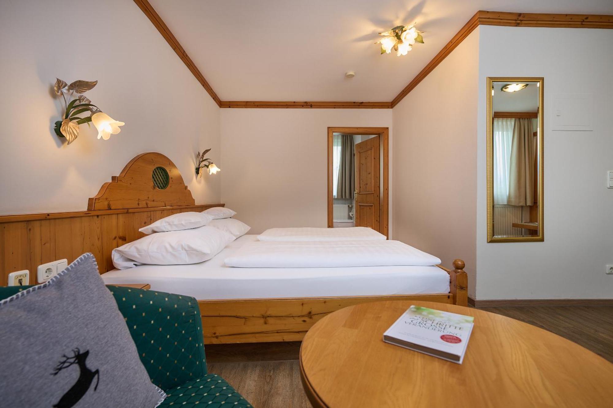 Hotel Am See Нойтраублинг Стая снимка
