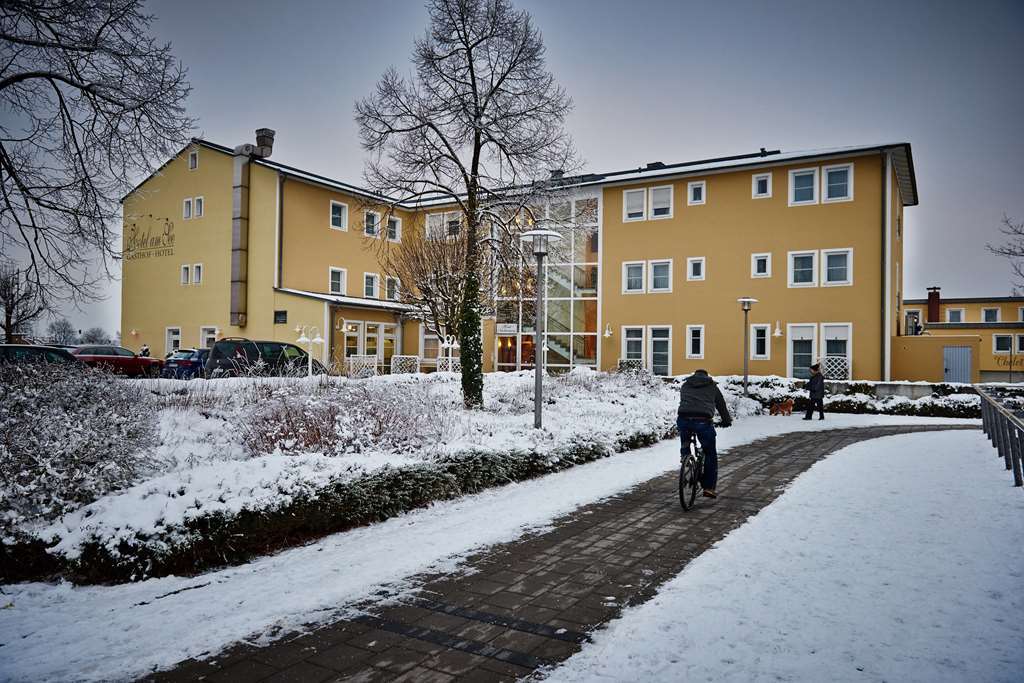 Hotel Am See Нойтраублинг Екстериор снимка