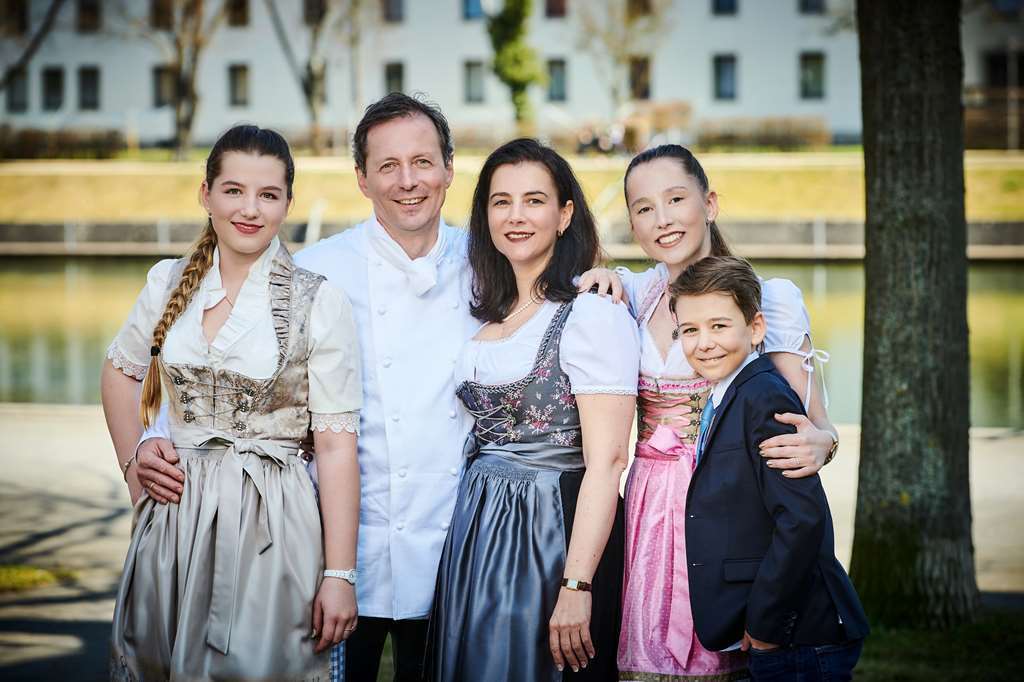 Hotel Am See Нойтраублинг Екстериор снимка